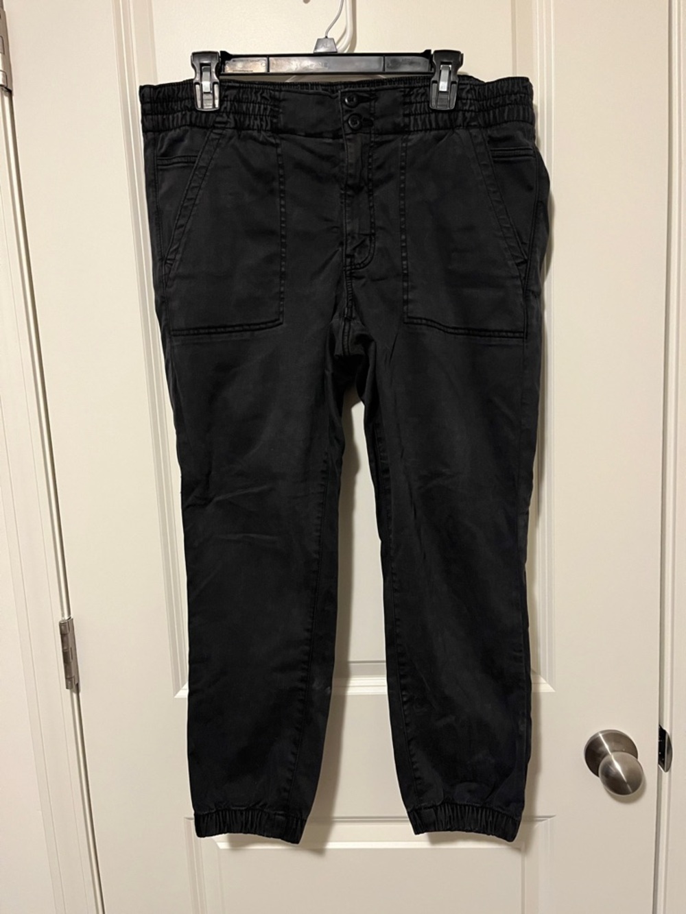 American Eagle Outfitters Black Cropped Jogger Pants